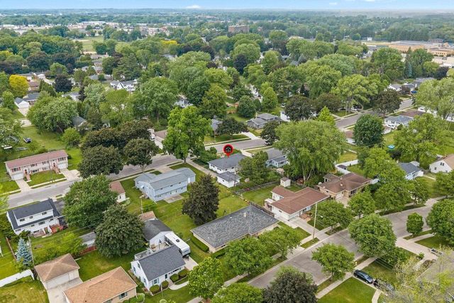 915 TOMMARK STREET, Green Bay, WI 54304