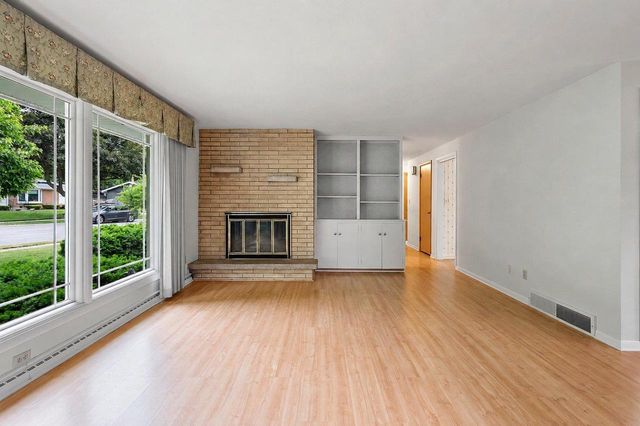 915 TOMMARK STREET, Green Bay, WI 54304