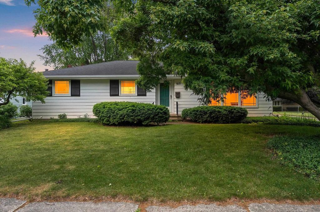 915 TOMMARK STREET, Green Bay, WI 54304