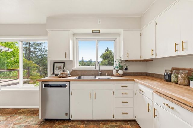 13748 Marin Pl, Grass Valley, CA 95949