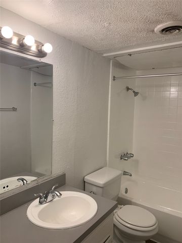 4606 Monarch Street 105, Dallas, TX 75204