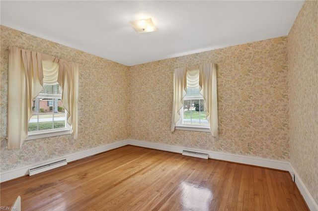 323 Sherwood DR, Suffolk, VA 23434