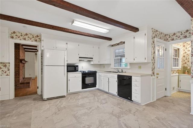 323 Sherwood DR, Suffolk, VA 23434