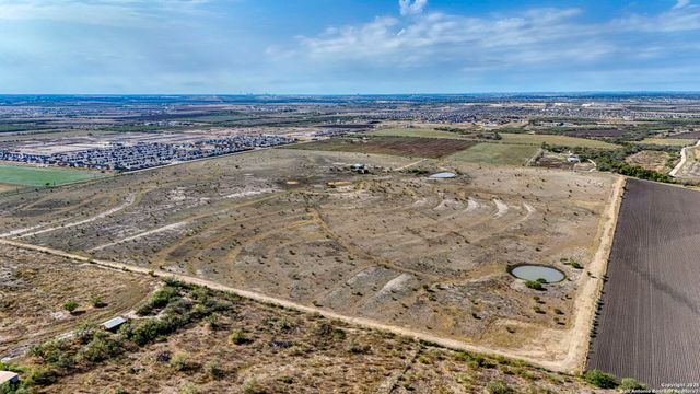 2780 Freudenburg, St Hedwig, TX 78152