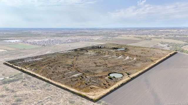 2780 Freudenburg, St Hedwig, TX 78152