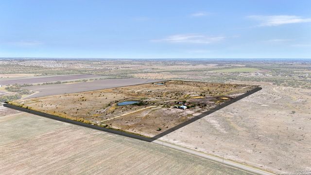 2780 Freudenburg, St Hedwig, TX 78152