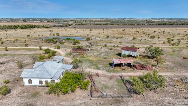 2780 Freudenburg, St Hedwig, TX 78152