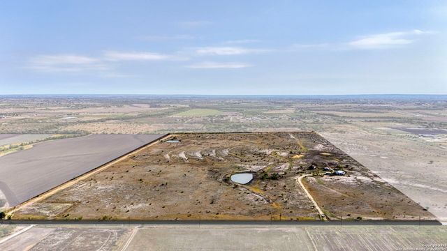 2780 Freudenburg, St Hedwig, TX 78152