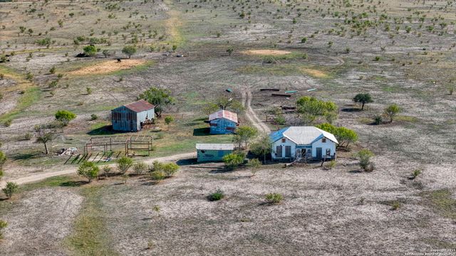 2780 Freudenburg, St Hedwig, TX 78152
