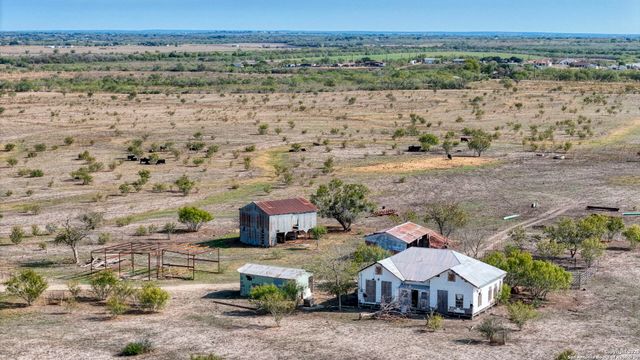 2780 Freudenburg, St Hedwig, TX 78152