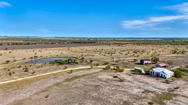 2780 Freudenburg, St Hedwig, TX 78152