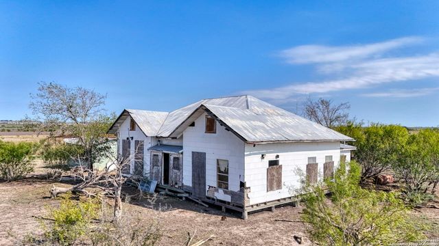 2780 Freudenburg, St Hedwig, TX 78152