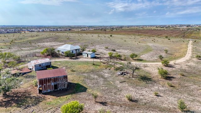 2780 Freudenburg, St Hedwig, TX 78152