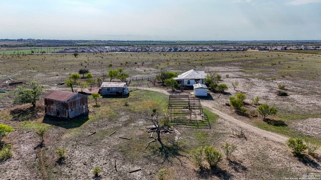 2780 Freudenburg, St Hedwig, TX 78152