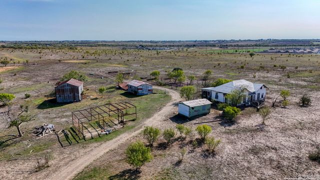 2780 Freudenburg, St Hedwig, TX 78152