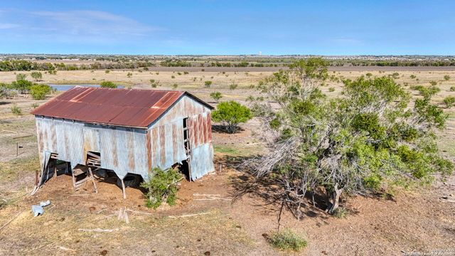 2780 Freudenburg, St Hedwig, TX 78152