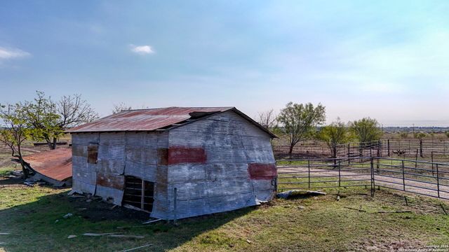 2780 Freudenburg, St Hedwig, TX 78152