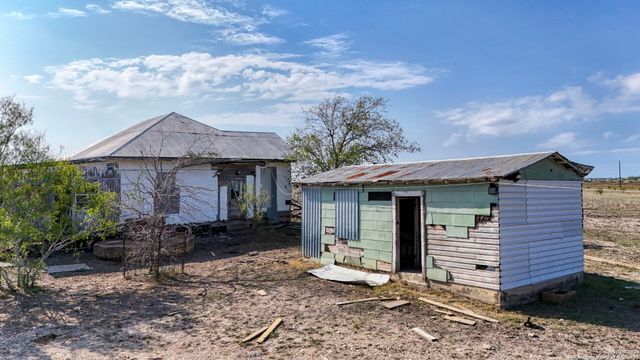 2780 Freudenburg, St Hedwig, TX 78152