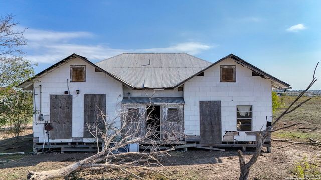 2780 Freudenburg, St Hedwig, TX 78152