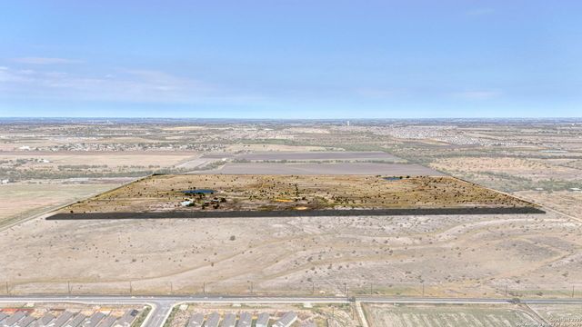 2780 Freudenburg, St Hedwig, TX 78152