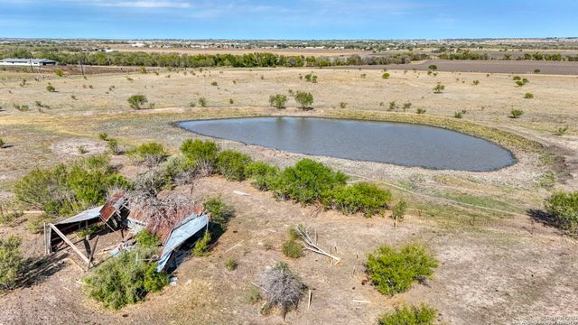 2780 Freudenburg, St Hedwig, TX 78152