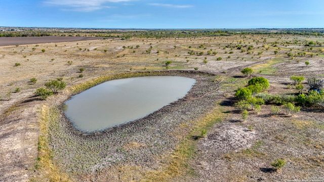 2780 Freudenburg, St Hedwig, TX 78152