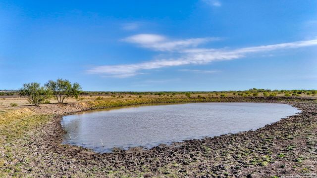 2780 Freudenburg, St Hedwig, TX 78152