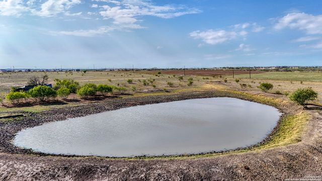 2780 Freudenburg, St Hedwig, TX 78152