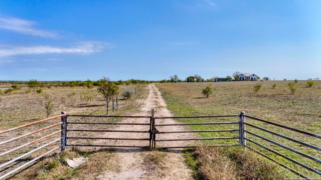 2780 Freudenburg, St Hedwig, TX 78152