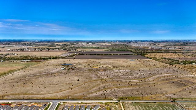 2780 Freudenburg, St Hedwig, TX 78152