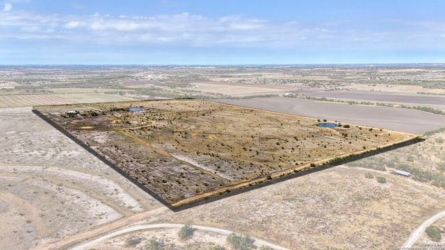 2780 Freudenburg, St Hedwig, TX 78152