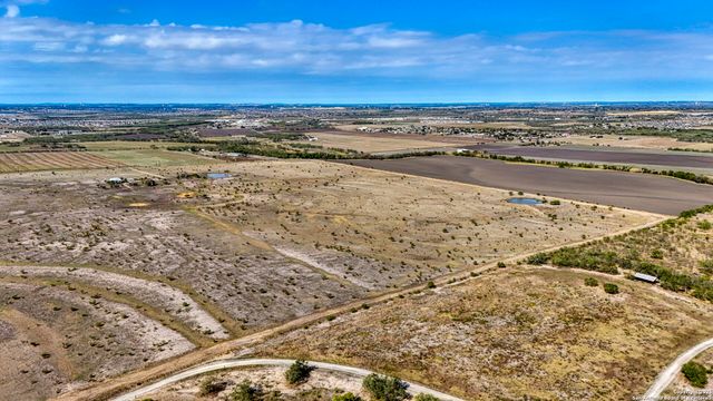 2780 Freudenburg, St Hedwig, TX 78152