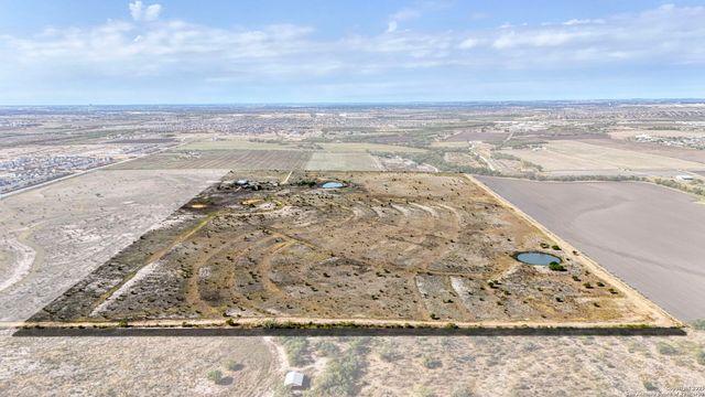 2780 Freudenburg, St Hedwig, TX 78152