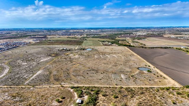 2780 Freudenburg, St Hedwig, TX 78152