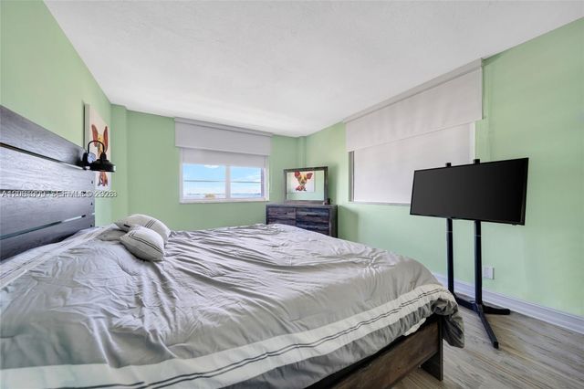 1455 N Treasure Drive PHH, North Bay Village, FL 33141