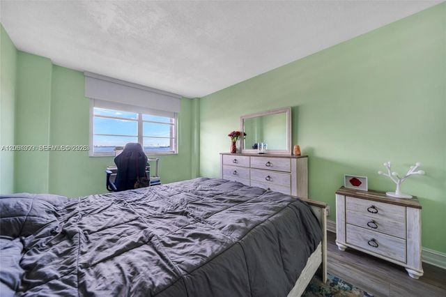 1455 N Treasure Drive PHH, North Bay Village, FL 33141