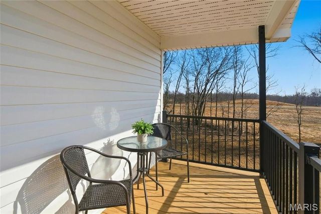 1123 Castle Green Drive, Waterloo, IL 62298