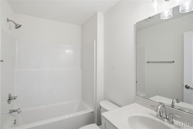 1123 Castle Green Drive, Waterloo, IL 62298