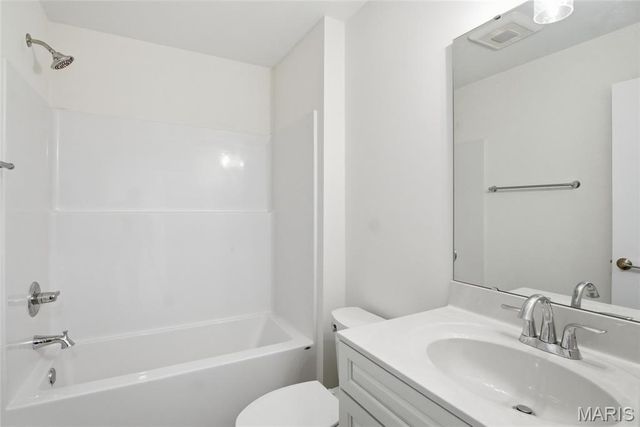 1123 Castle Green Drive, Waterloo, IL 62298