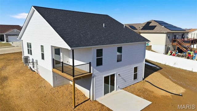 1123 Castle Green Drive, Waterloo, IL 62298