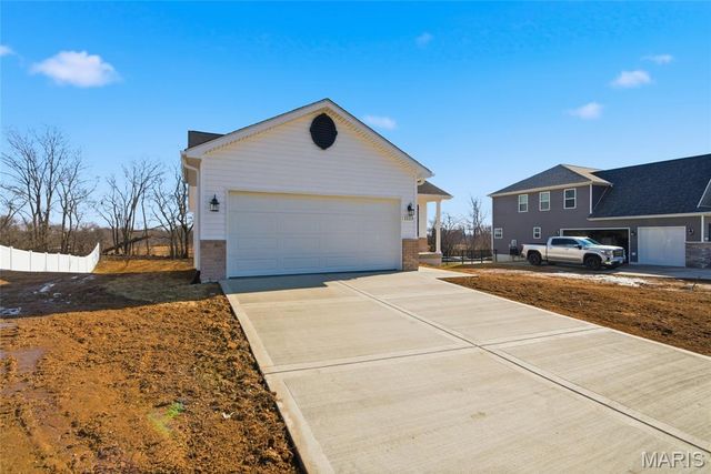 1123 Castle Green Drive, Waterloo, IL 62298