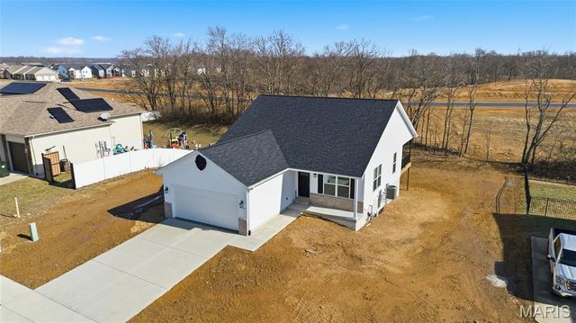 1123 Castle Green Drive, Waterloo, IL 62298