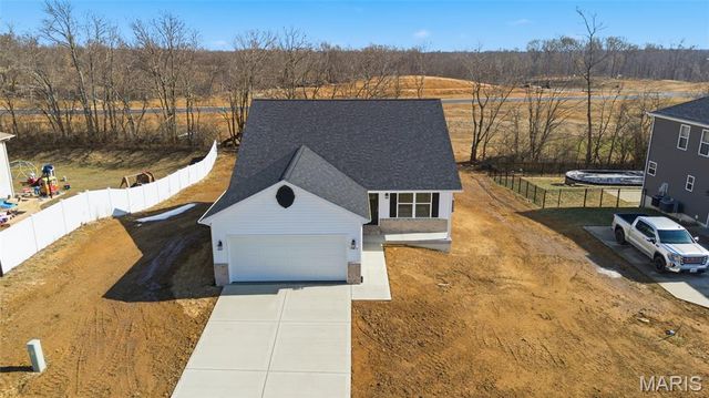 1123 Castle Green Drive, Waterloo, IL 62298