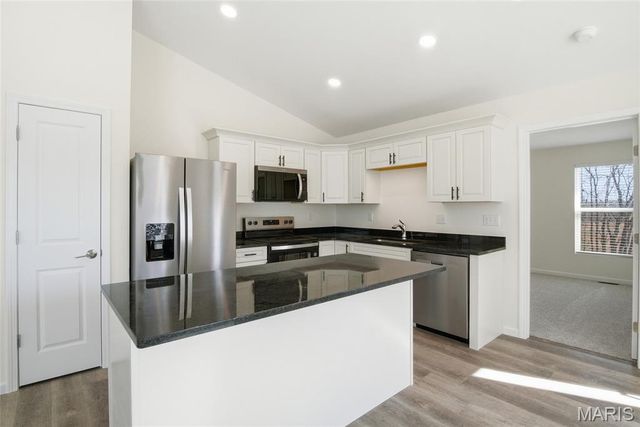 1123 Castle Green Drive, Waterloo, IL 62298