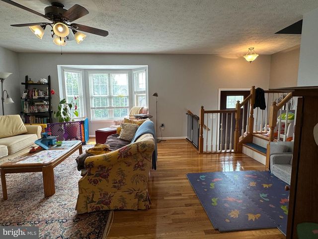 2043 STONELEIGH DR, Winchester, VA 22601