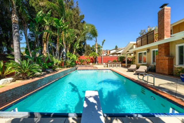 2111 Calaveras Drive, Camarillo, CA 93010