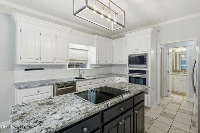 518 Castlewoods Boulevard, Brandon, MS 39047