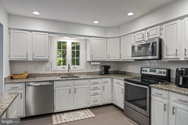 23 HILLTOP LN, Medford, NJ 08055