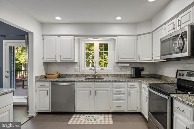 23 HILLTOP LN, Medford, NJ 08055