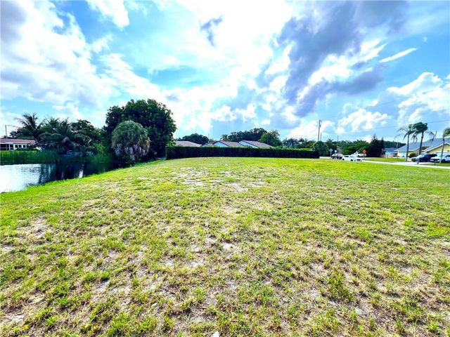 1359 Granada BLVD, Naples, FL 34103